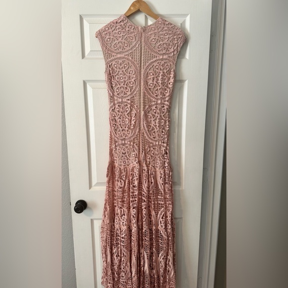 Sky Makena Maxi dress- blush. Size medium - Picture 6 of 6